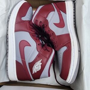 Air Jordan size 8 *like new* Cherrywood